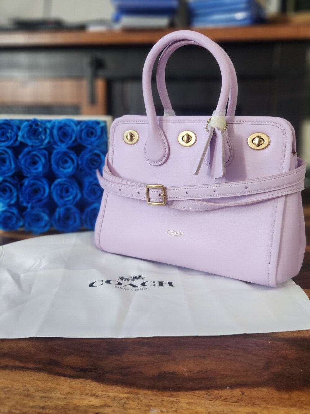 Coach runway triple turnlock 22 tote bag in Orchid